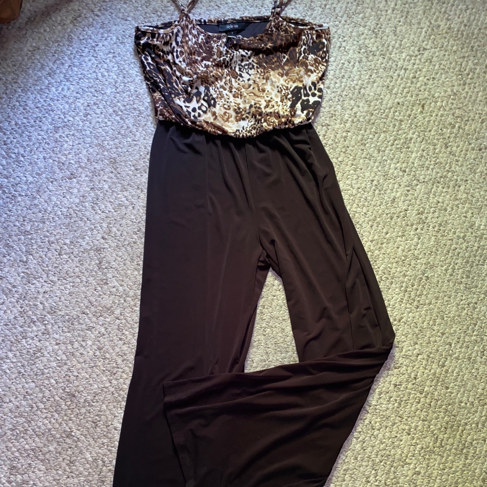 Adorable jumpsuit with animal print